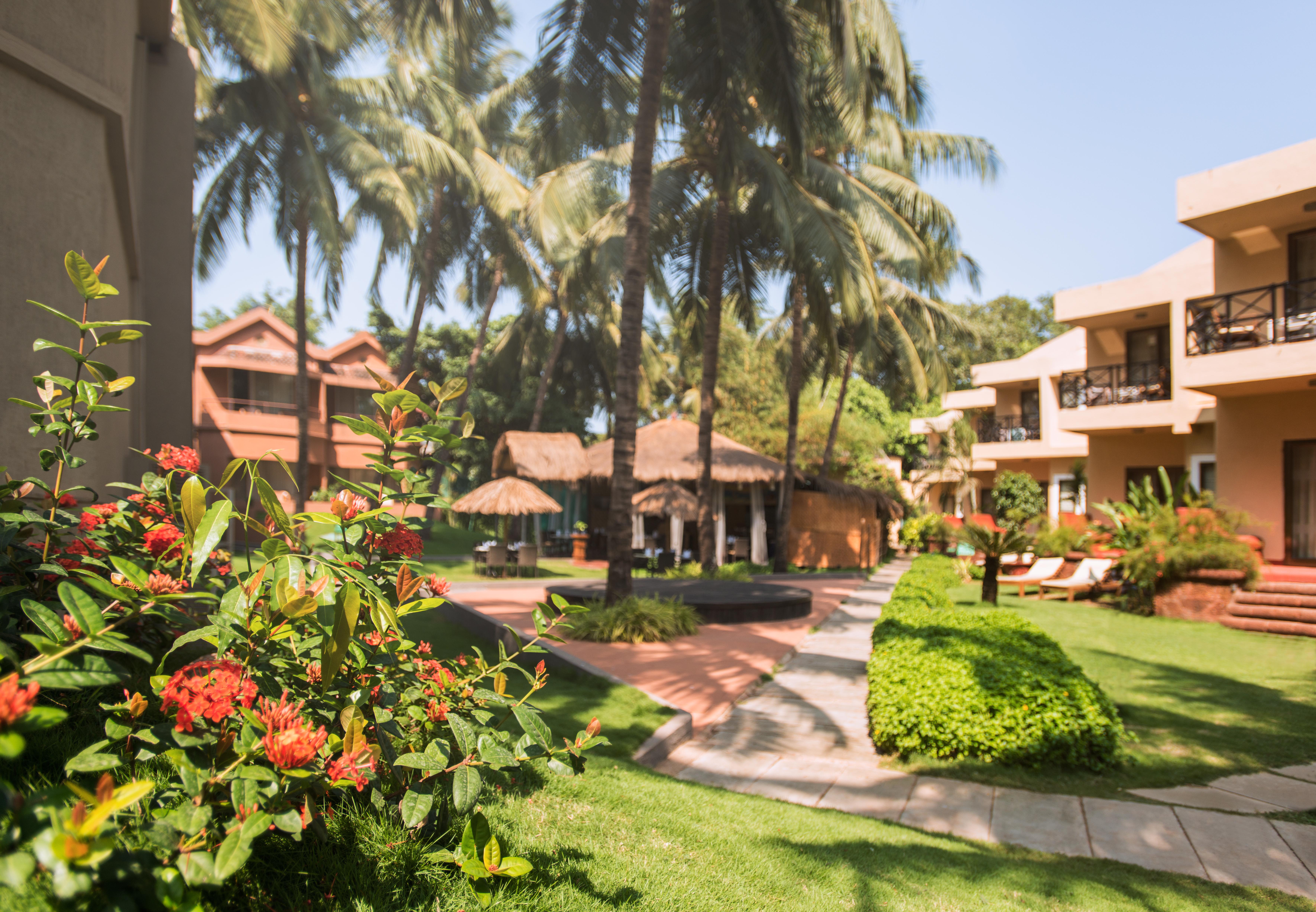 Whispering Palms Beach Resort Candolim Exterior foto