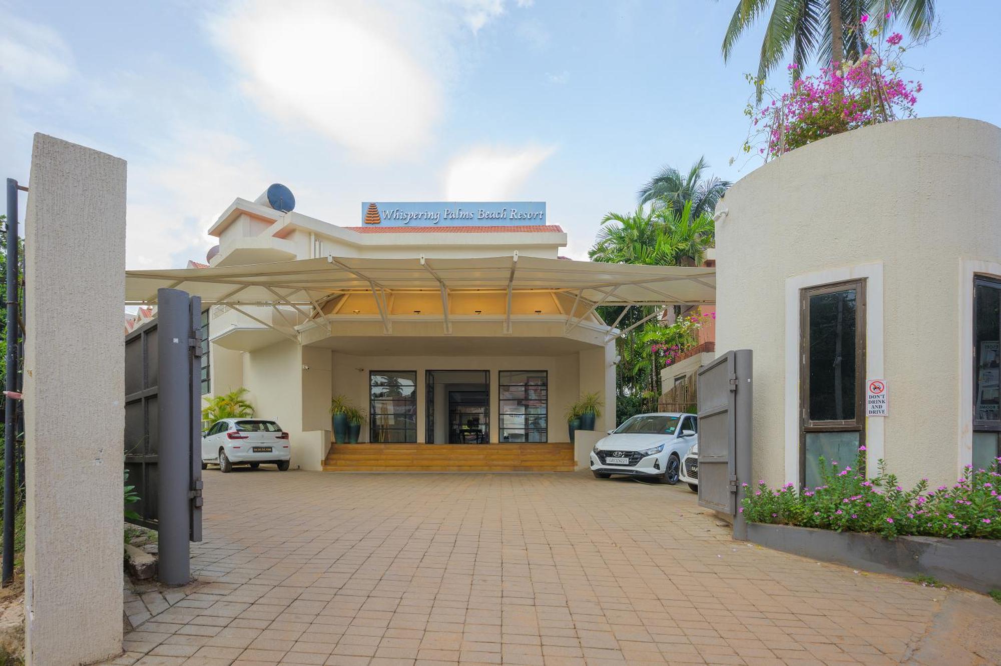 Whispering Palms Beach Resort Candolim Exterior foto