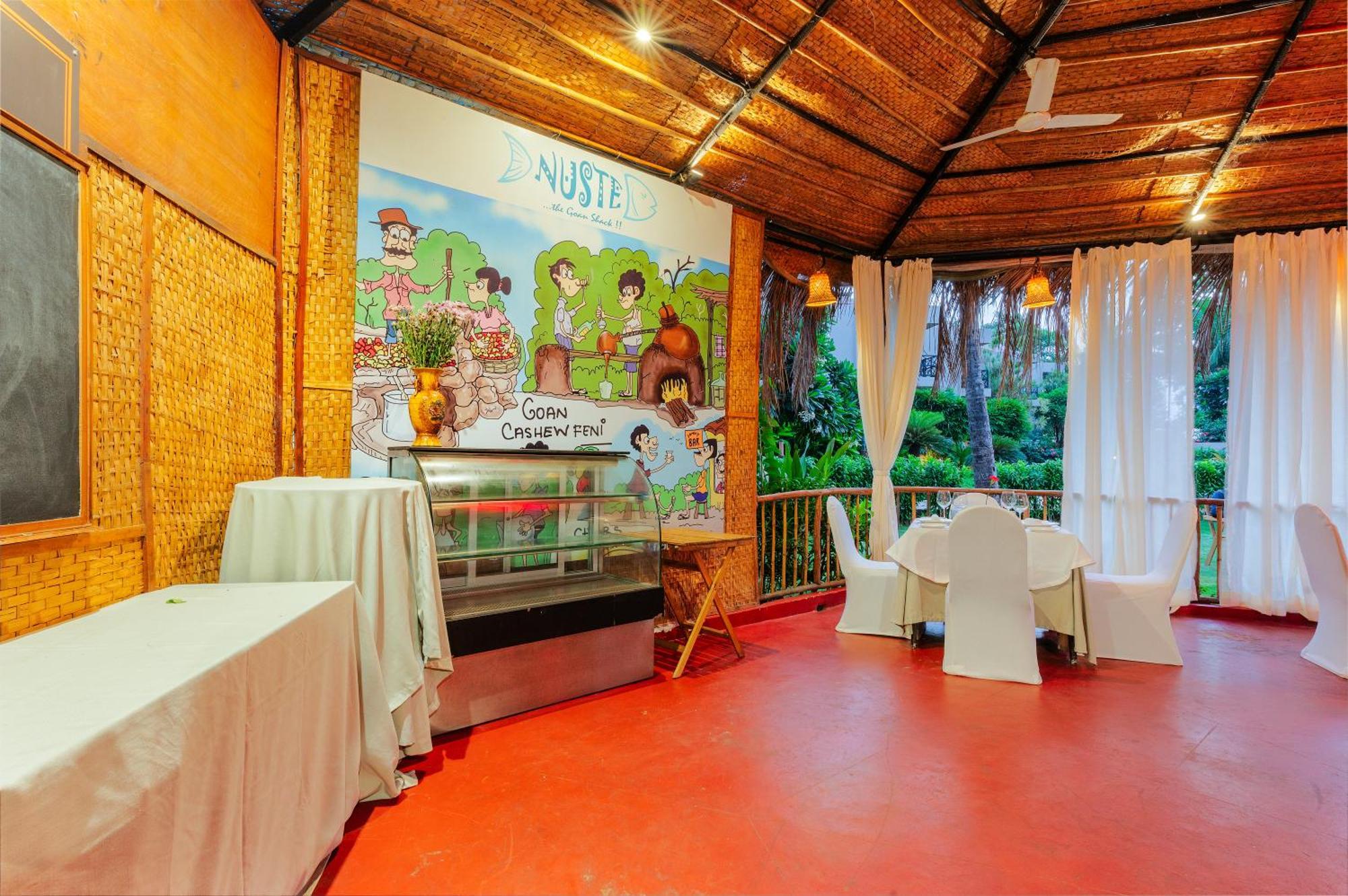 Whispering Palms Beach Resort Candolim Exterior foto