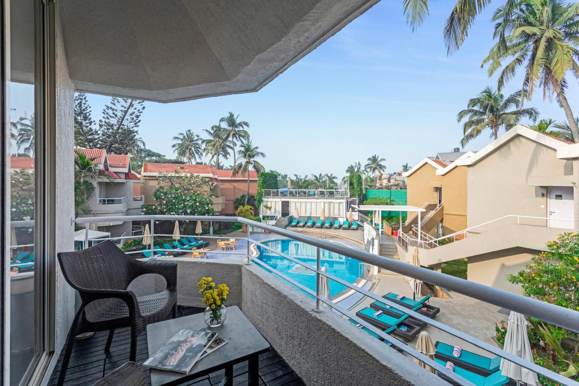 Whispering Palms Beach Resort Candolim Exterior foto